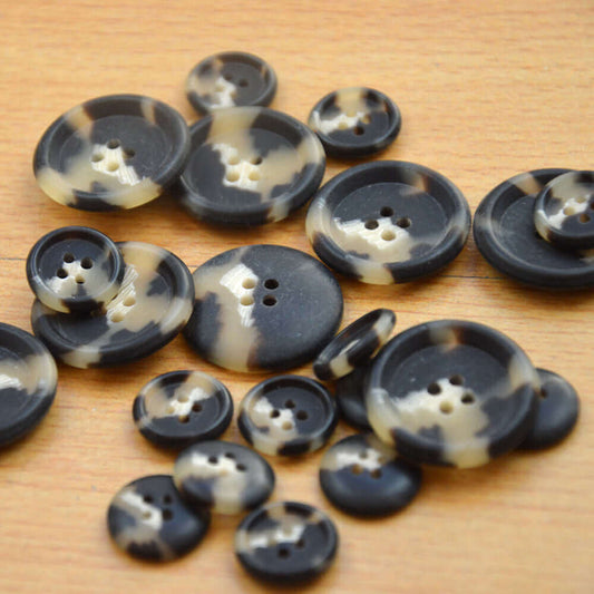 Recyclingknopf Hornoptik | schwarz-beige meliert JuleStoff